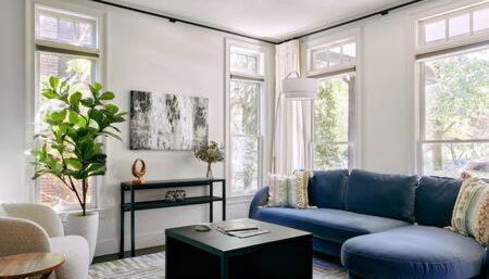 Chic 4BR with Fenced Yard, Walk to Dining, Parking, 5 Mins to Nissan Stadium, Less than 10 Mins to Broadway, Workspace, Parking, 24 Hr Hospitality, Great for Families - Foto 2