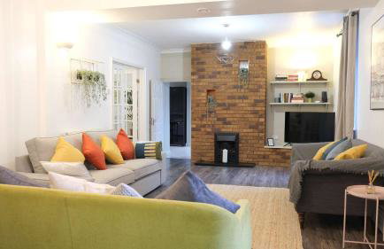 Lovely 5 Bedroom Home w Garden near Northampton - Photo 40