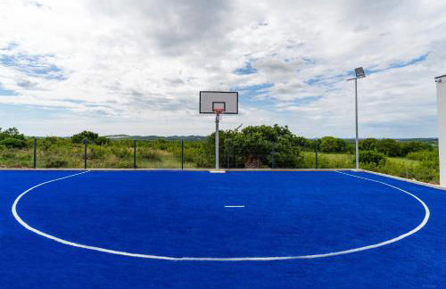 Luxury Spa Villa w Heated Pool, Jacuzzi & Sauna - Photo 53