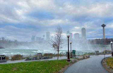 Beautiful 4Bedroom Retreat Close to Niagara Falls Your Home Away from Home - Foto 4