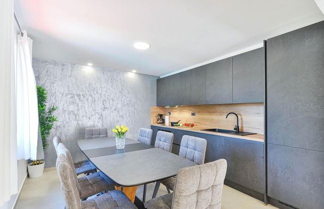 Holiday Home With Private Pool and spa - Foto 29