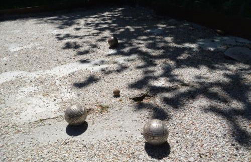 Farmhouse with mountain view - Photo 33