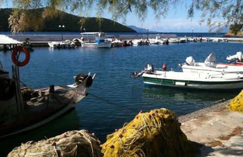 Steinturm mit Dach-Terrasse zwischen Fluß, Meer und Gebirge- Spiti Pirgos - Foto 55
