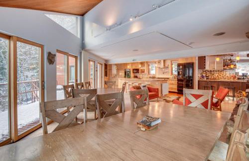 White Mountain Escape with Separate In-Law Suite! - Foto 6