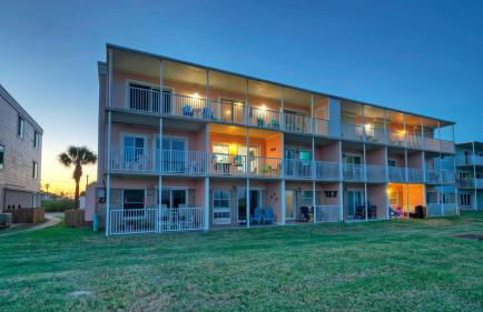 Oceanfront Condo w/ Private Balcony Pool + Tennis Bubbly Blew by Avantstay - Foto 74