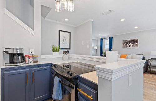 Garden District Balcony Condo w Gated Park - Foto 10