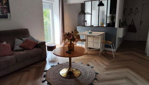 LE PETIT ANGLE APPARTEMENT 2 Pièces, plein centre ville, près de la gare jusqu'à 4 personnes - Foto 3