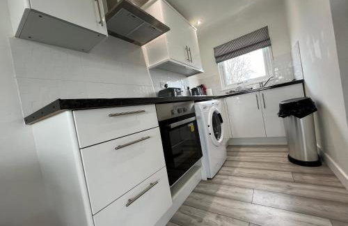 141 -Two bed Chalet on Sunbeach Holiday Park - Sleeps 6, pet friendly, FREE pool and entertainment passes included - plus WiFi with bedding and towels included - only 300m from the beach! - Foto 15