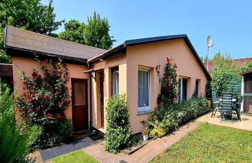 Einladender Bungalow in Kropelin mit Terrasse - Photo 1