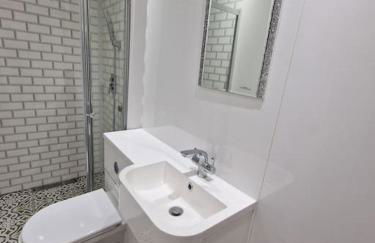 Delightful cabin retreat wrapped by natural beauty - Photo 19