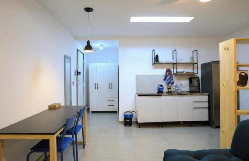 01 - ESTÚDIO MODERNO com Área privativa, Wi-Fi veloz, TV smart, Vaga de garagem, Cozinha completa, próximo a Skema School - Foto 15