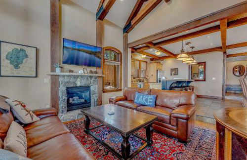 Lakefront Retreat Across from Homewood Resort - Foto 14