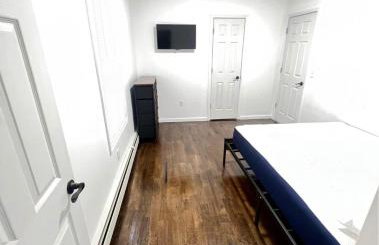 Newly renovated furnished home - Photo 1