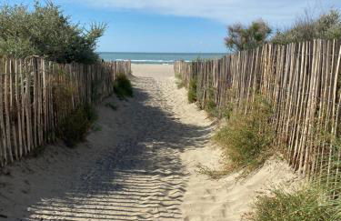 Appartement rénové avec piscine, plage 2mns à pied - Foto 2