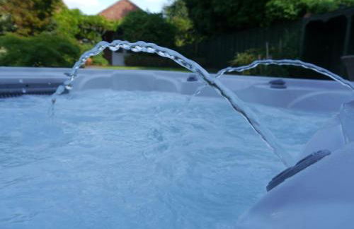 Lilac Cottage -Sleeps 6 -HOT TUB - Foto 3