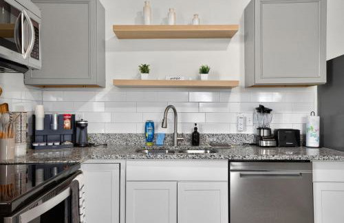 Stylish Home- Mins to St Josephs Hospital & DT - Foto 7