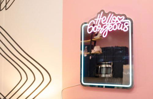 Pink Experience - West End Broadway & Restaurants - Foto 2