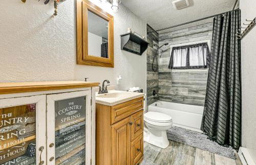 Canal-Front Cabin Dock and Fire Pit in New Lisbon - Foto 12