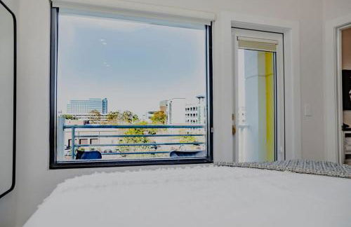 The Hive Adjacent 3rd Floor, 301 King & 302 Balcony - Photo 14