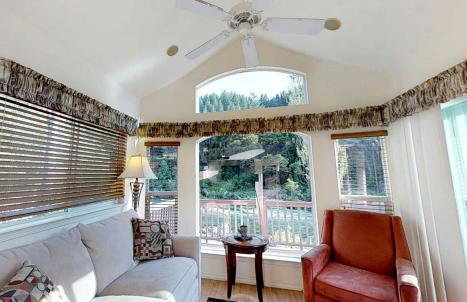 Charming Cottage Rental with Fabulous Views of the Trinity River in Northern California - Foto 2