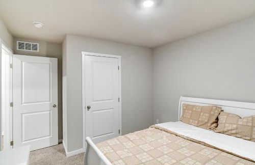 1 Mi to Golf Quiet Waukee Home with Fireplace! - Foto 13