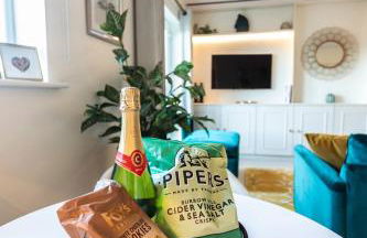 Chic, immaculate Warwick apartment sleeps 4,2 bathrooms, free private parking, easy walk to Warwick, canal-side pub on doorstep - perfect for family breaks, the races or work stays - Foto 14