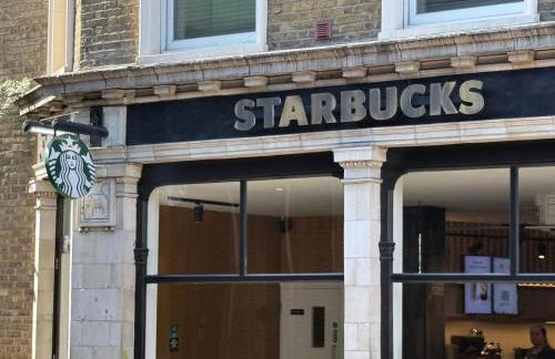 Vauxhall Central - Spacious 3-Bed Serviced Apartment- Balcony-Free Parking - Lift - Sleeps 7 - Photo 46