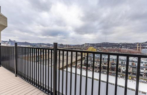 King Bed - Heart of PB - Jaw-Dropping Rooftop and Gym - Foto 34