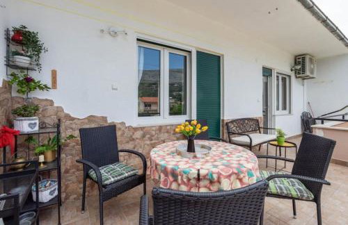 Holiday House near Split with heated pool - Photo 39