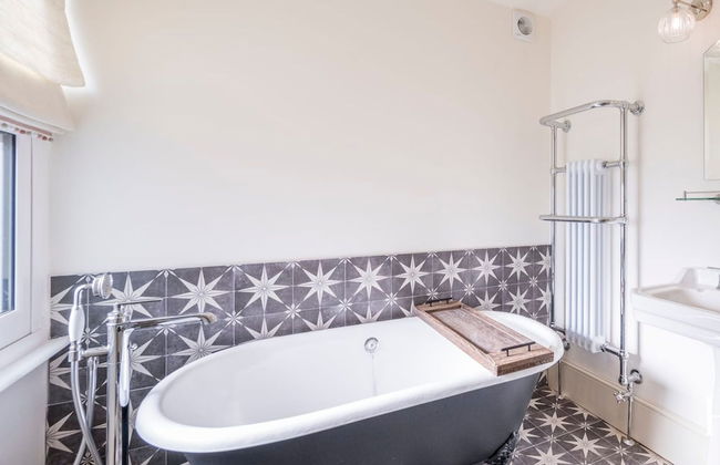 Dragon Court - 3 Beds Office Terrace Garden - Photo 4