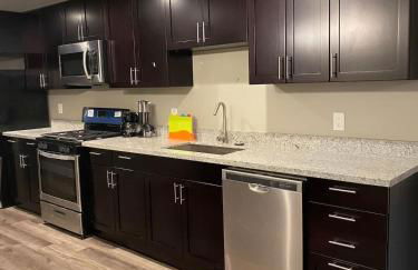 Cle Suites 3BR 2BA 5 min Walk to Cle Clinic Unit 2 - Foto 4