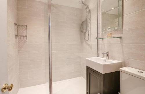 Manor Barn Cottage - Photo 21