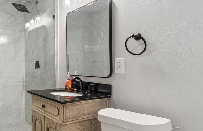 Spacious 8BR Modern Retreat Pool Table RV - Photo 25