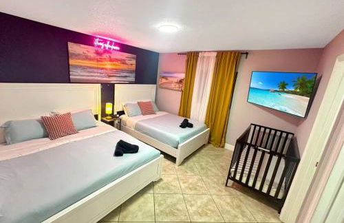 Escape GameRoom, BAR, BBQ, Spacious,KING Bed, All Luxury mattresses, Near Beach, 6 blocks away from Bars, Nite Clubs, Res, Shops - Photo 3