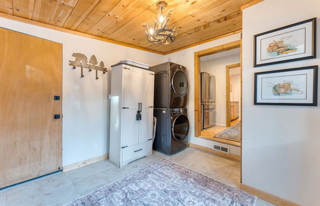 Westlake Cabin by Avantstay Hot Tub Near Skiing Walk to Restaurants Lake - Photo 25