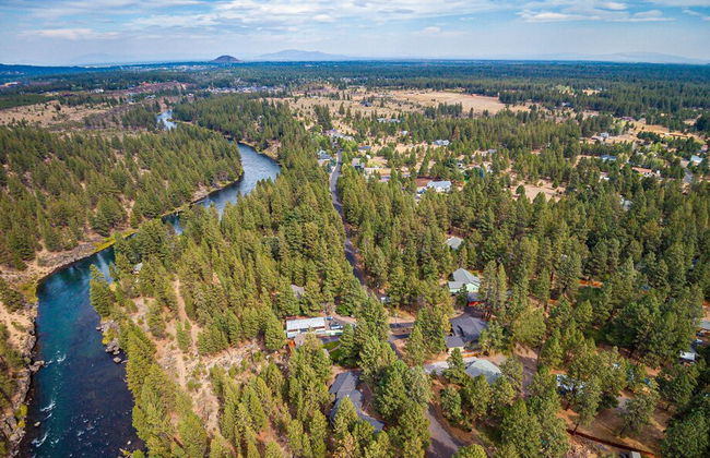 Quiet River Bend Cabin by Avantstay 35 Mins to Mt Bachelor 10 Mins to Town Centre Hot Tub - Foto 5