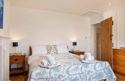 Hawkins Cottage with Hot Tub - Photo 15