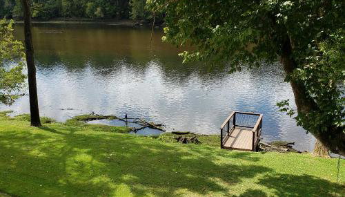 Riverside Hide-A-Way with Patio, BBQ, Fishing Pier - Foto 2