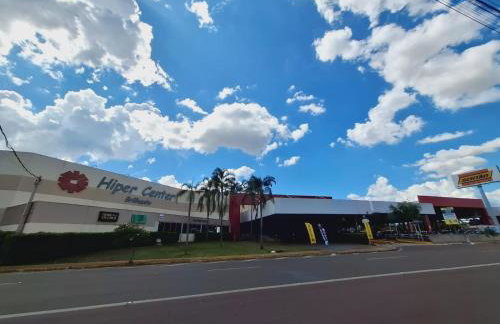 CASA - 3 quartos com ar - garagem para 3 carros - Foto 33