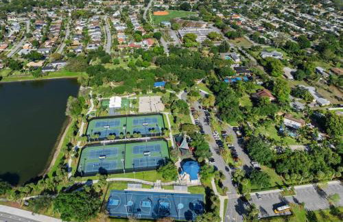 The Creek Resort - Revamped Chic 4BR Haven with Massive Pool, Hot Tub, and Outdoor Space - Foto 40