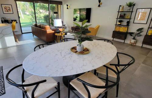 Upscale mid century on the green w Private Hot Tub - Foto 5