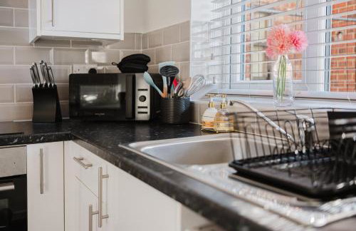 Corner House - Bright 2 Bed in Cheltenham - Photo 119