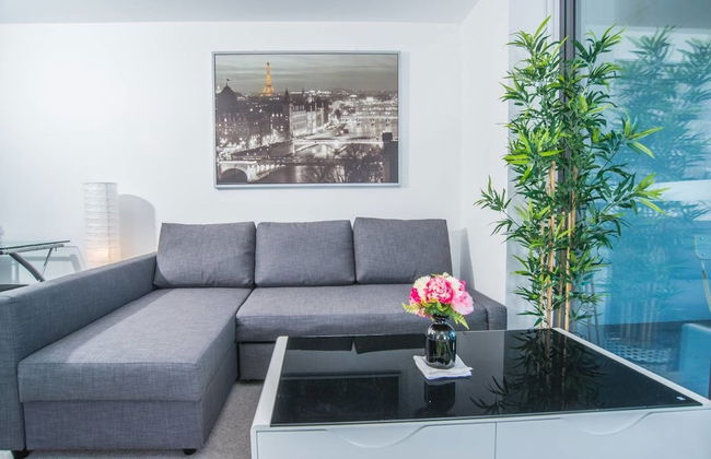 Minimalism Modern Apartment With Water View - Photo 11