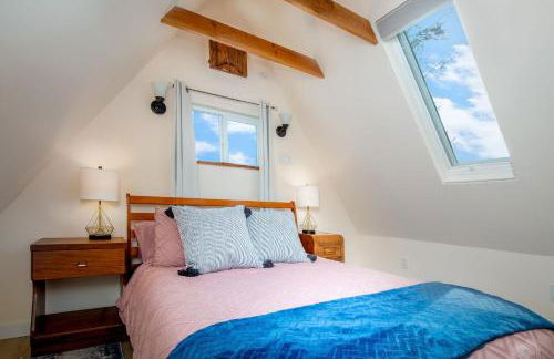 The Carriage House Chic Treetop Loft and Hot Tub - Foto 4