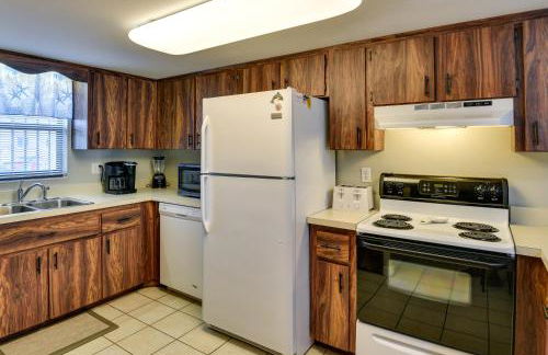 Daytona Beach Shores Condo Rental Walk to Beach! - Photo 9