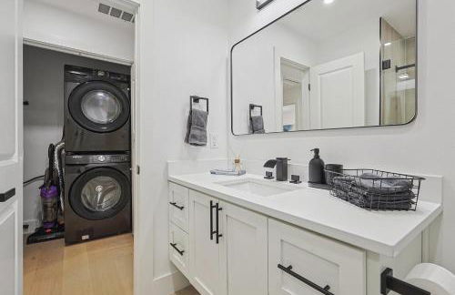 3-BD 3-BA Bungalow ft Backyard w Deck & Firepit - Foto 32