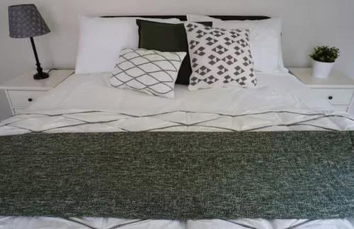 Chic Country Home in the Woods with Hot Tub - Foto 25