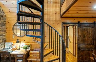 Rustic Family Getaway - Pool Table, Hot Tub, Pets, Great Location - Photo 21