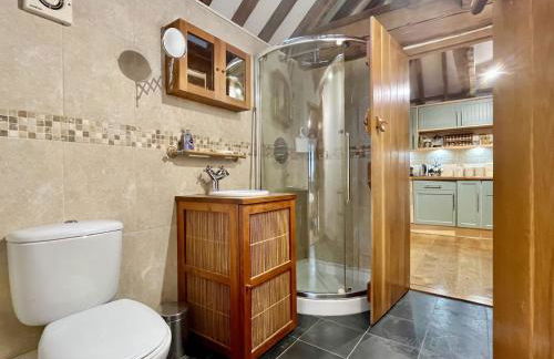 The Old Tractor Shed by inspirestays-com - Foto 27