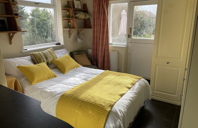 Entire 1bed Studio With Ensuite, Balcony & Parking - Foto 3